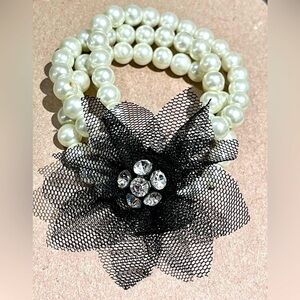 Black Flower Rhinestone Center With Faux Pearl Inside Stretch 3 Rows Bracelet
